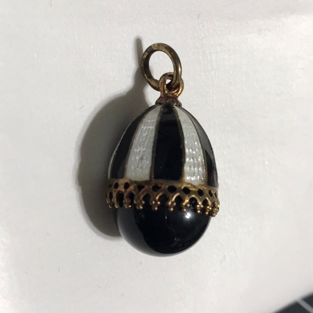 **FREE shipping ** Vintage Faberge inspired egg pendant from 2001 - Picture 3 of 6